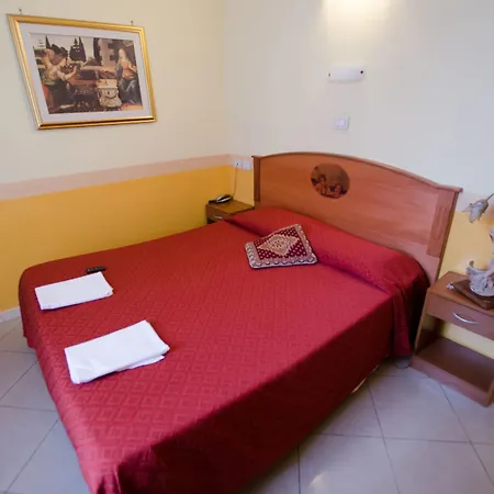 Отель Cherubini 2*